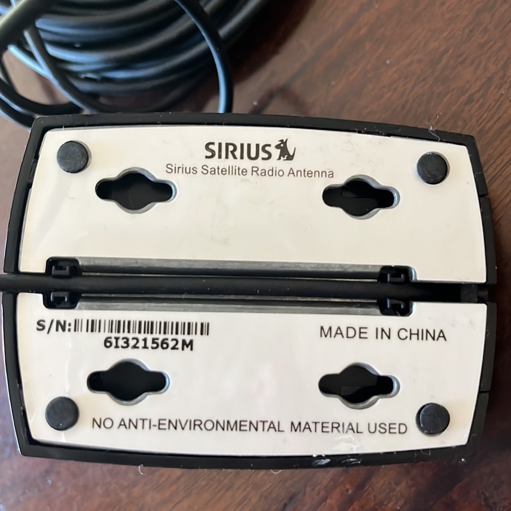 SIRIUS XM SATELLITE RADIO  ANTENNA - Picture 4 of 5